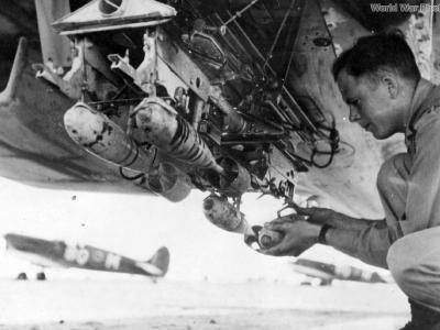 Spitfire 451 Sqn bombs Italy