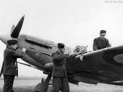Spitfire 485 1942