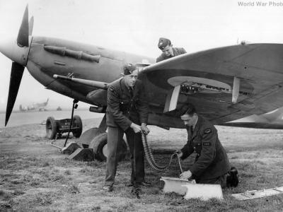 Spitfire OU-A 485 Squadron 1942