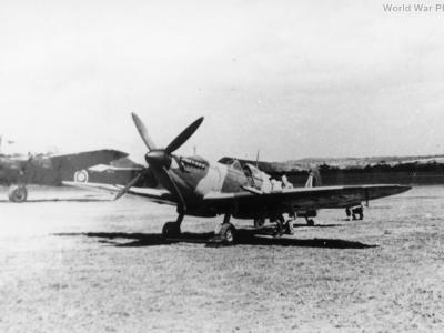 Spitfires IX Hucknall 1943