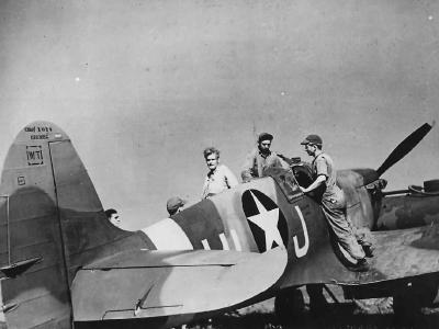 Mechanics ready Spitfire Mk V HL-J of U.S 308th Fighter Squadron, 1942