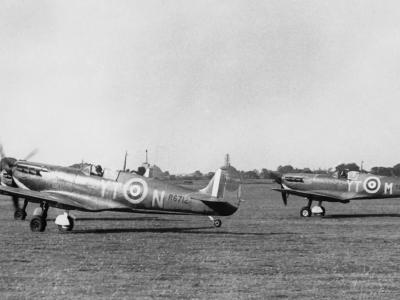Spitfires Mk I R6712 YT-N and R6714 Battle of Britain