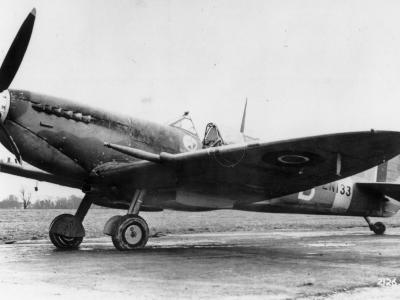 Spitfire Mk IX EN133 FY-B of No. 611 Squadron RAF 1942-43