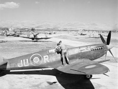 Supermarine Spitfire Mk IXe JU-R of No. 111 Squadron RAF