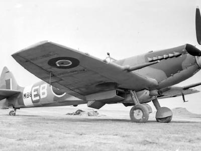 Spitfire Mk XII EB-B MB882 of No. 41 Squadron RAF