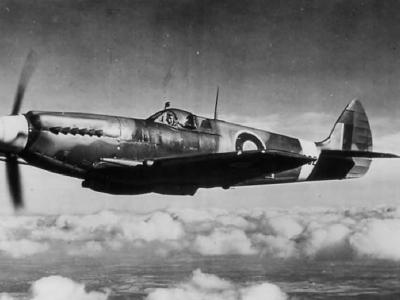 Spitfire Mk XII MB882 3