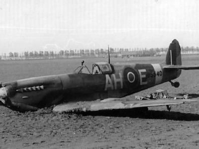 Crashed Spitfire Mk IX AH-E BS540 at Walcheren 1942