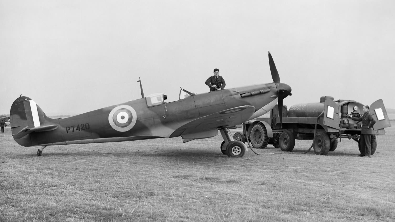Groundcrew refuelling Spitfire Mk IIa