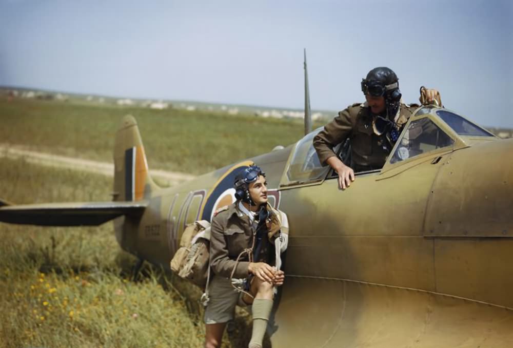 Spitfire Mk Vb ER622 of No 40 Squadron SAAF, Gabes