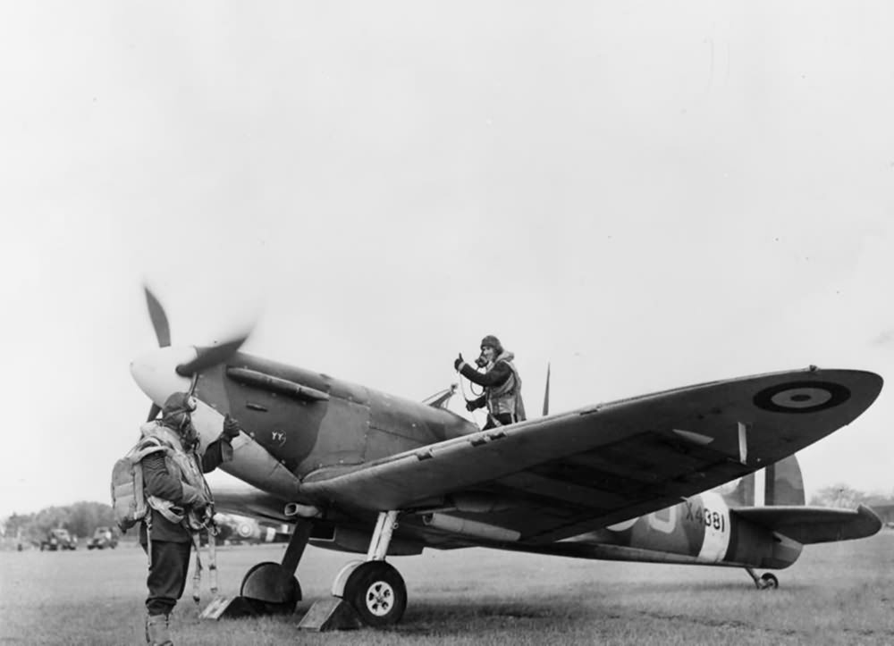 Spitfire Mk I X4381of No 501 Squadron RAF