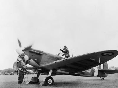 Spitfire Mk I X4381of No 501 Squadron RAF