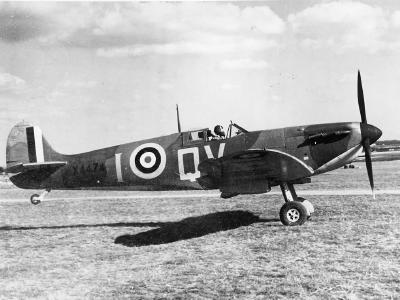 Spitfire Mk Ia X4474 QV-I taking off