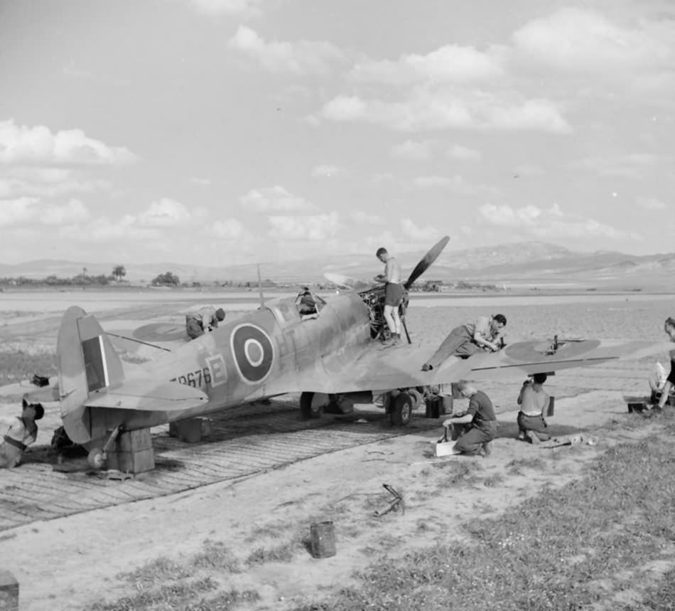 Spitfire Mk Vb ER676 HT-E of 154 Squadron RAF at Souk el Khemis