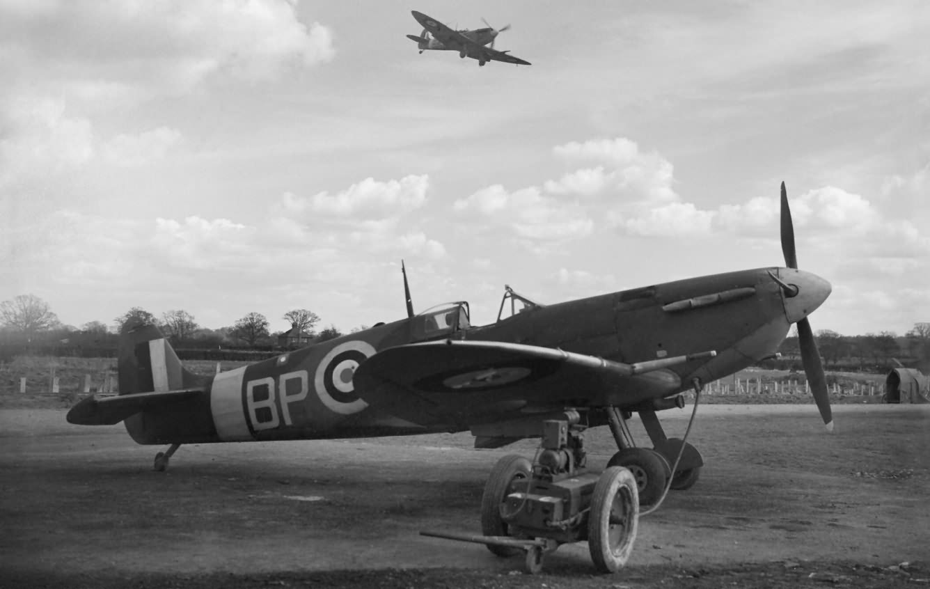 Spitfire Mk Vb of No 457 Squadron RAAF | World War Photos