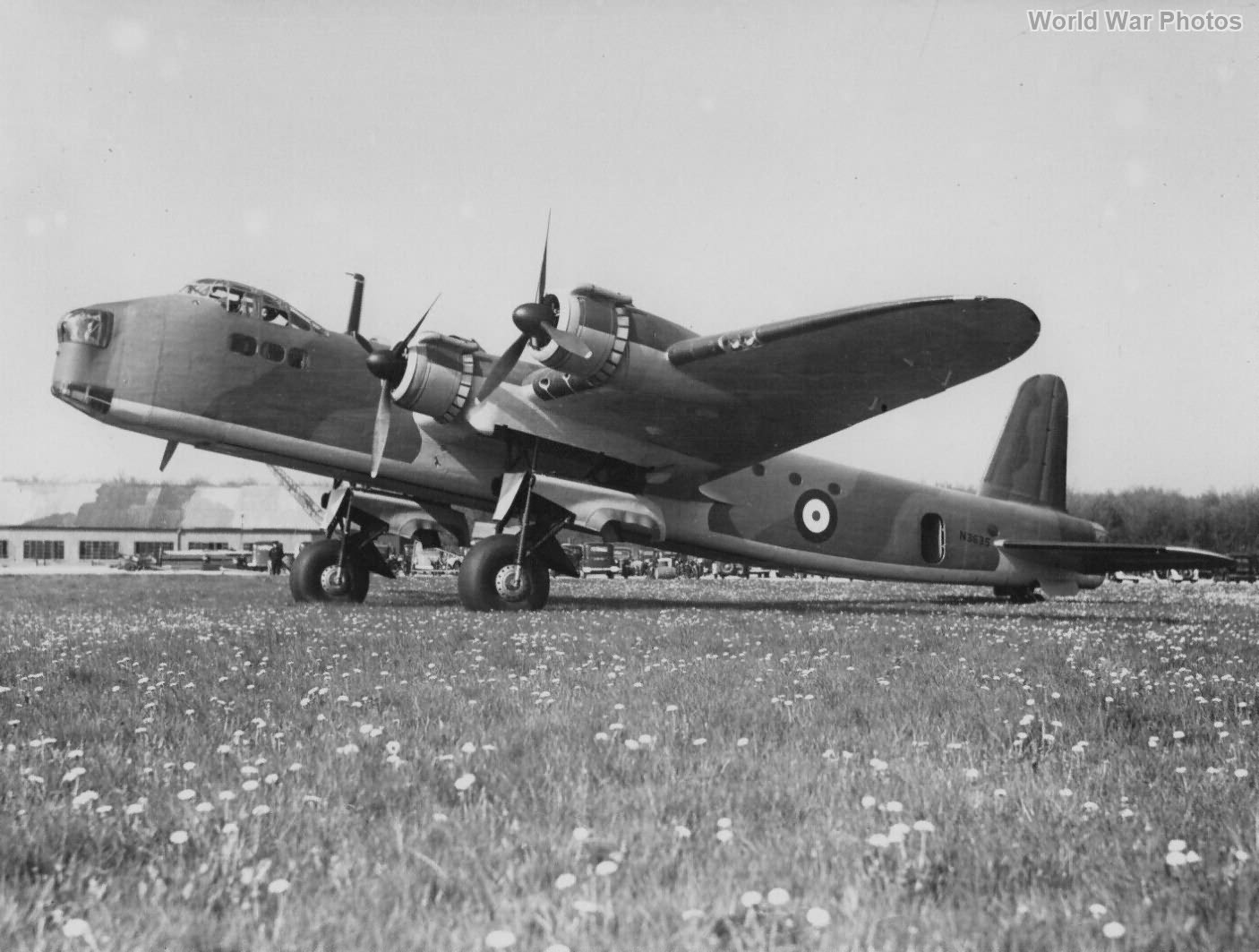 Stirling Mk I N3635 | World War Photos