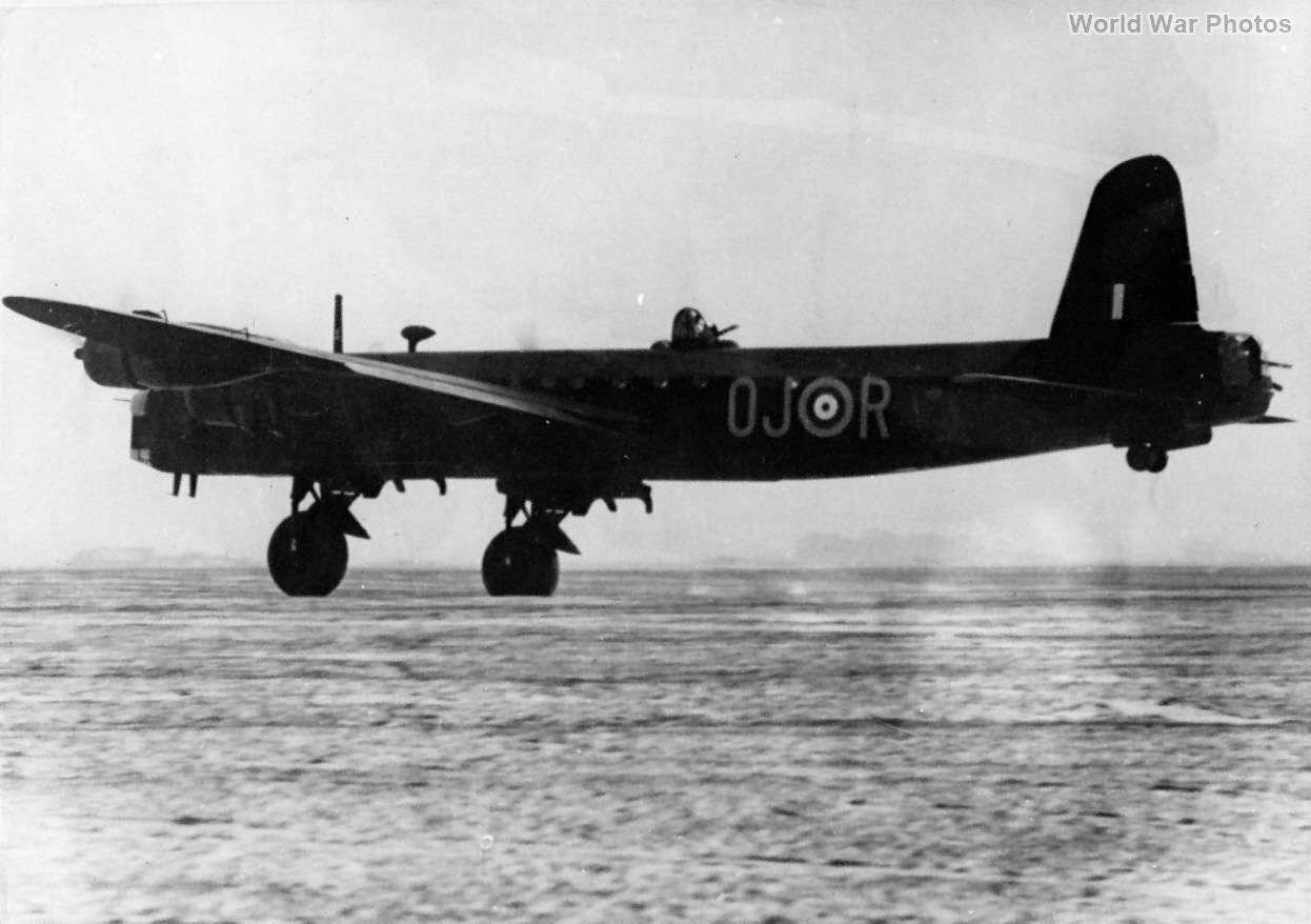 Stirling OJ-R Of No.149 Squadron RAF Take-off | World War Photos