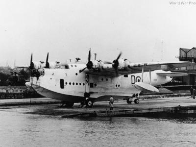 Short Sunderland SZ560
