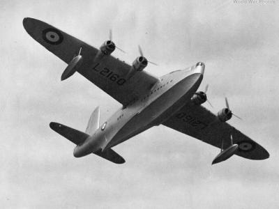 flying boat Short Sunderland in flight
