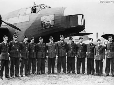 75 Squadron Officers in front of Vickers Wellington Mk I