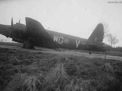 Wellington LR132 WG-V of 26 OTU 1945