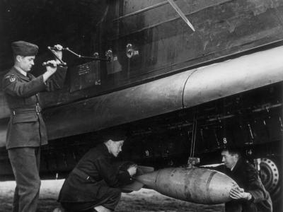Armourers loading a 250lb bomb