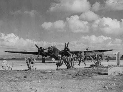 Wellington refuelling Algeria 1943