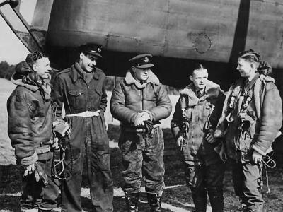 77 Squadron FLt Tomlin and crew