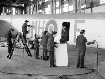 WAAFs painting Whitley MH-F of 51 Sqn 1942
