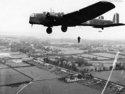 Whitley K7252 Para Dropping Demo 1941