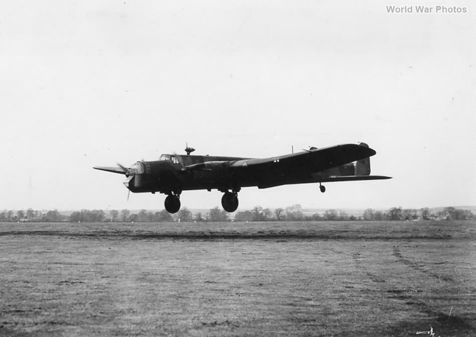 Armstrong Whitworth Whitley Mk V Landing | World War Photos