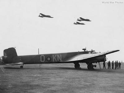 Whitley V N1372 77 Sqn