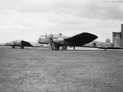 Whitley V N1421 102 Squadron RAF