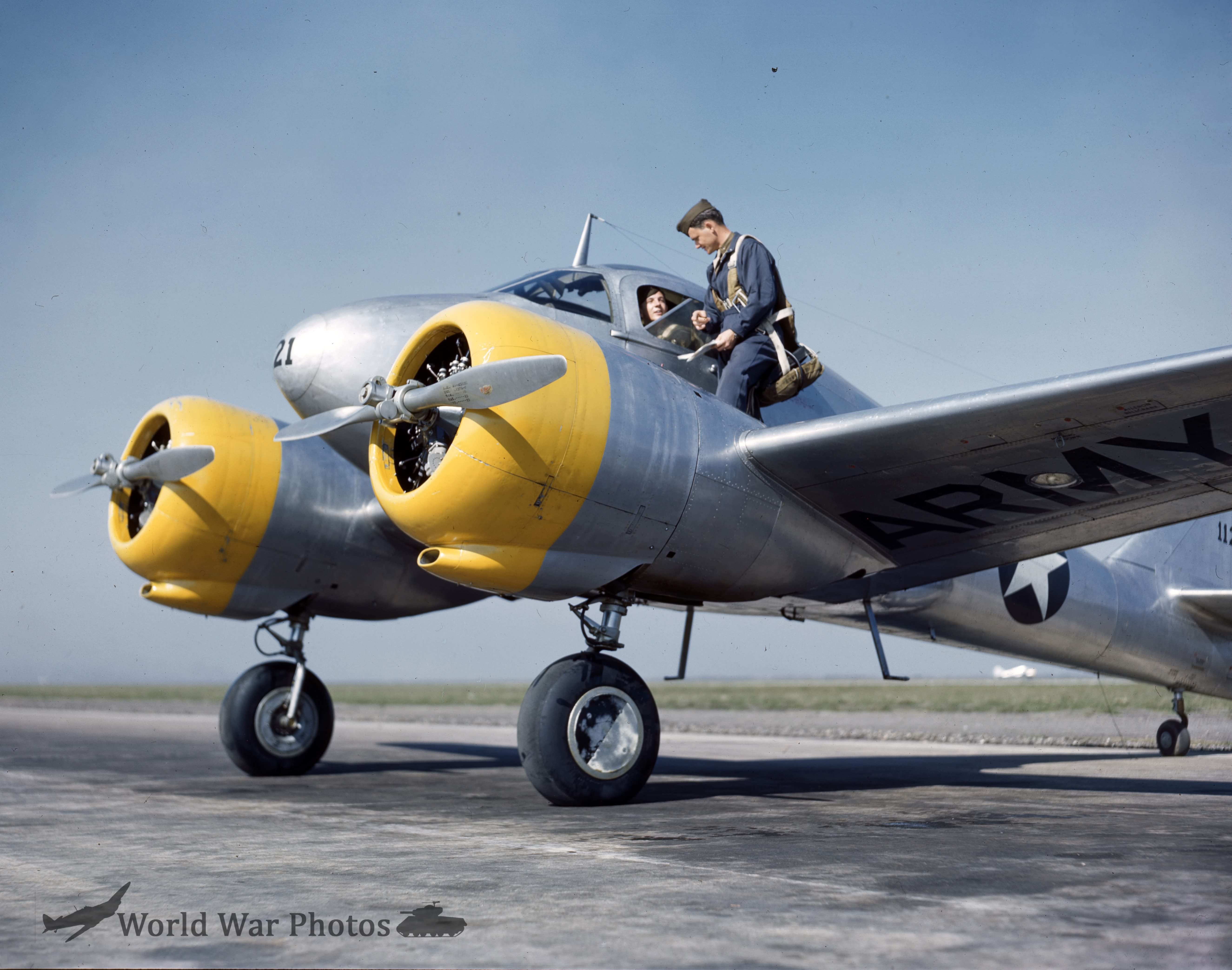 Curtiss-Wright AT-9 221