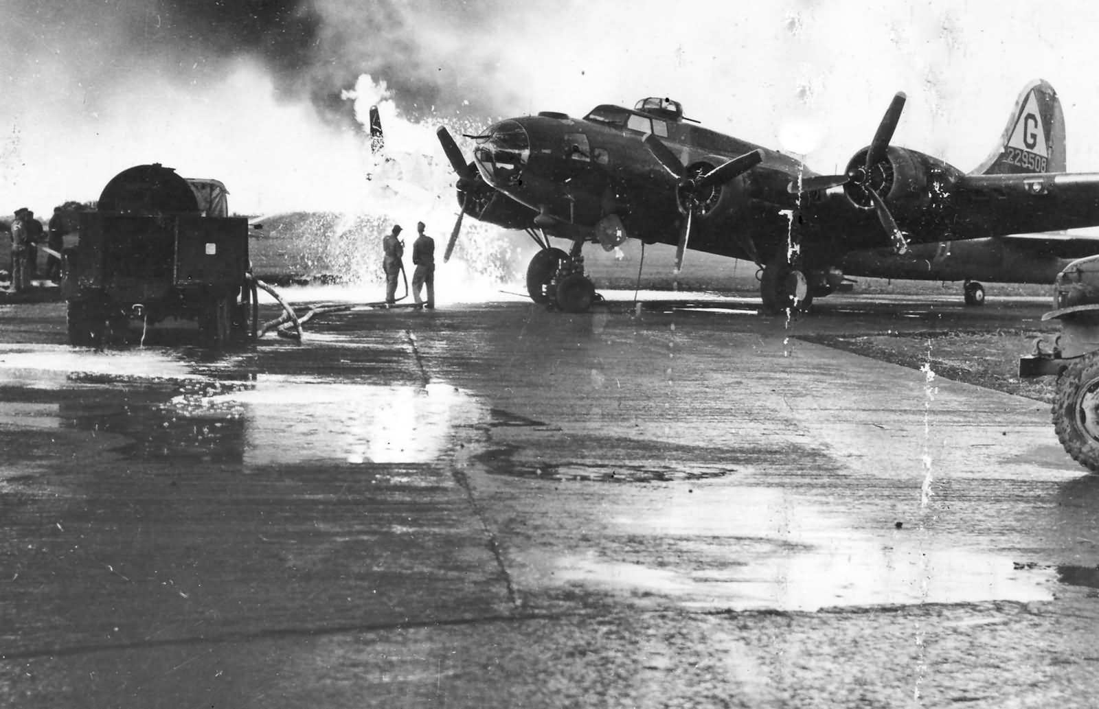 305th Bomb Group B-17F Fire at Chelveston England August 1943 42-29508