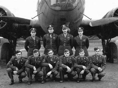 B-17F MAD MONEY II crew