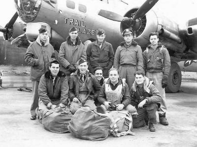 B-17G Bomber TRAIL BLAZER crew