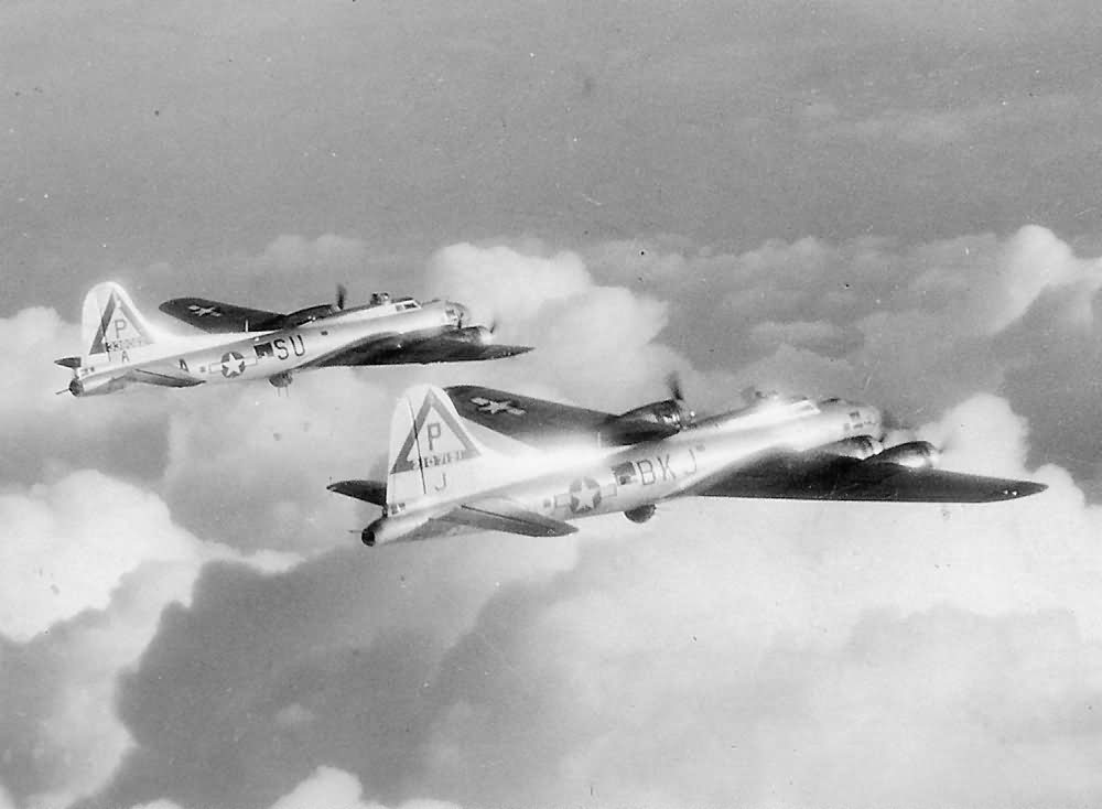 B-17G Flying Fortress Bombers 384th Bomb Group | World War Photos