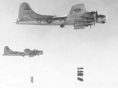 B-17G LITTLE KENNY Dropping Bombs 384 BG