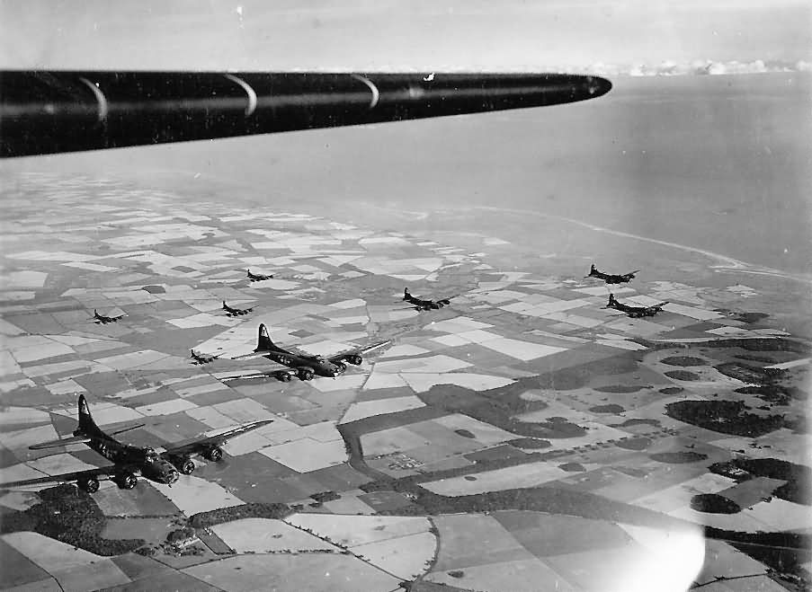 B-17 Flying Fortress Bombers 384th Bomb Group | World War Photos