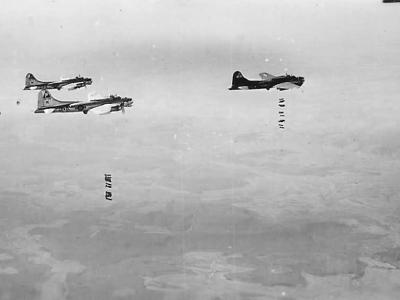 384th Bomb Group B-17 Bombers Dropping Bombs