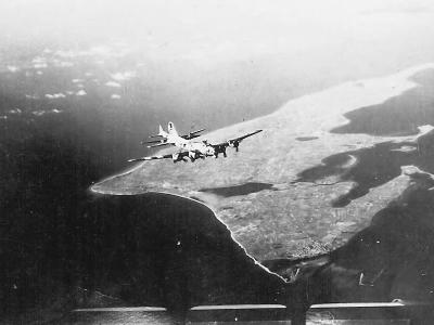 452nd Bomb Group B-17 Bombers Heading To Swinemunde 1945