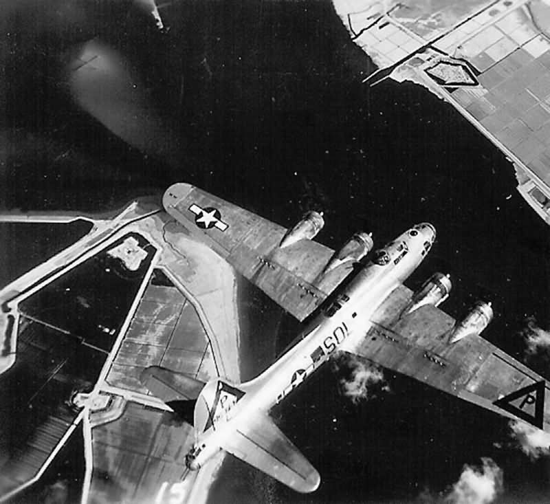 Aerial View B-17 Bomber 43-38757 Peasleys Payoff On Mission 384th Bomb ...