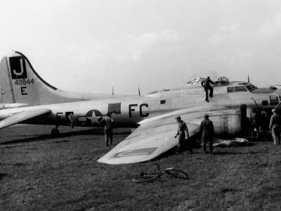 B-17G Flying Fortress of the 390th Bomb Group 571st BS 44-8844
