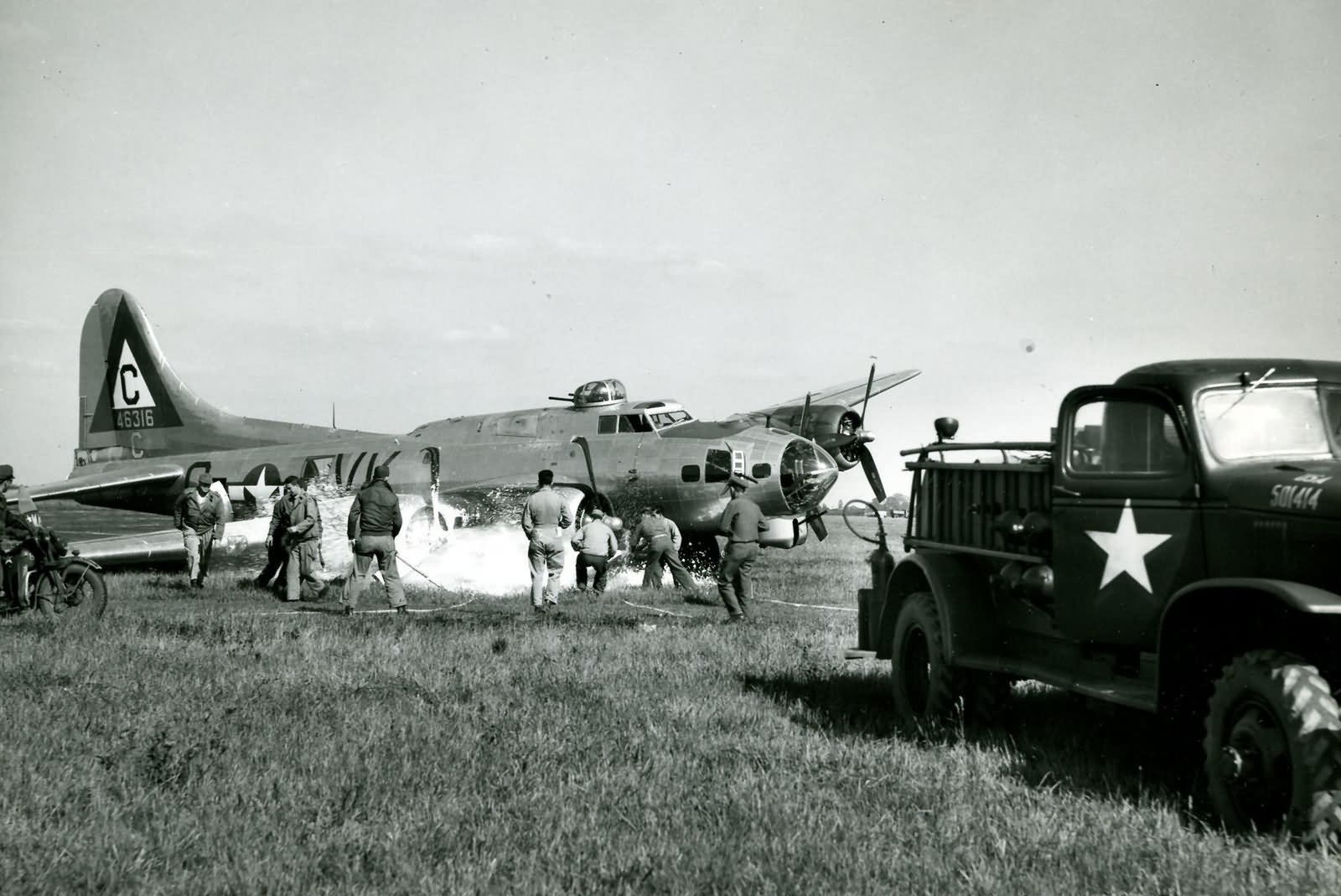 B-17G Flying Fortress 303 Bomb Group 358 bomb squadron 1944 44-6316