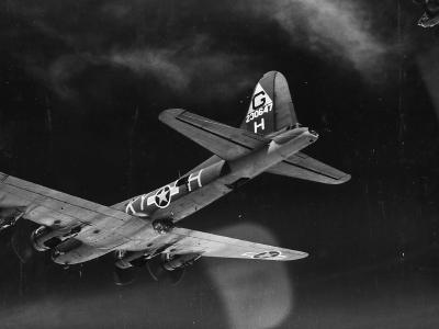 B-17F Flying Fortress 42-30647 305th BG, 366th Bomb Squadron over Stuttgart 1943