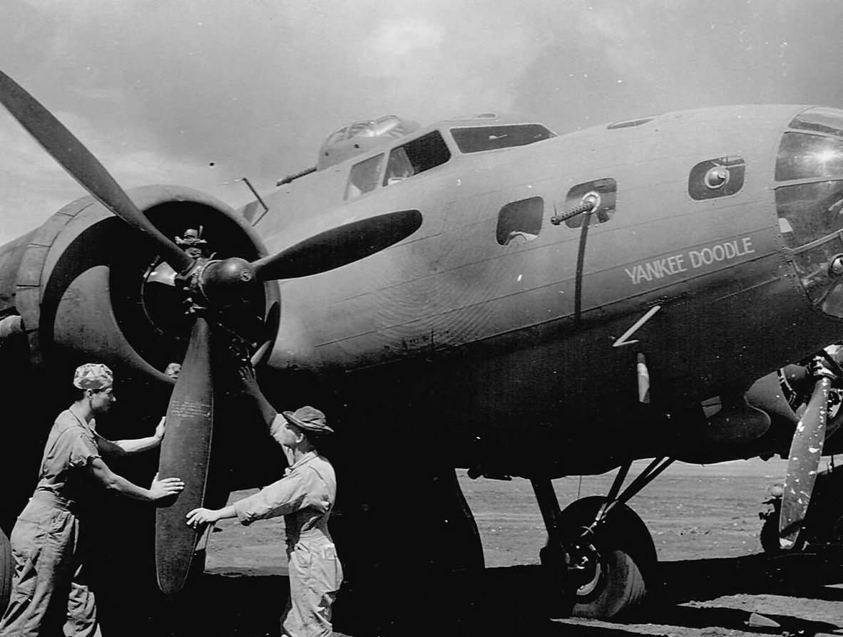 B-17E Flying Fortress serial 41-2463 named "Yankee Doodle" of the 394th