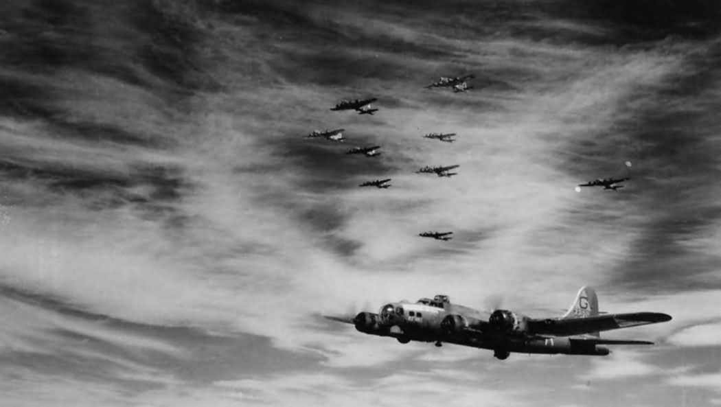 B-17 42-31581 Ole Miss 305th Bomb Group | World War Photos