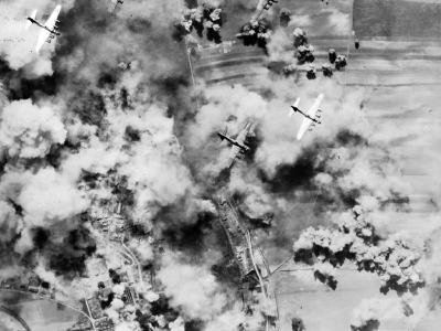 B-17 BOMBING FACTORY WEINER NEUSTADT AUSTRIA 1944