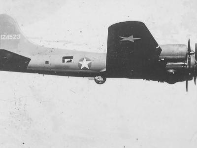 Boeing B-17F Flying Fortress 41-24523 in flight