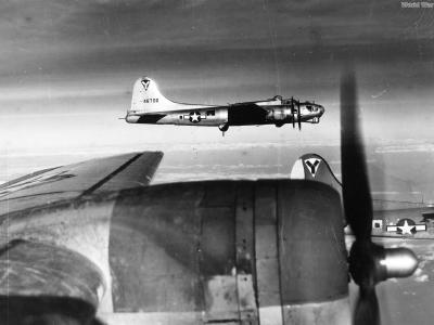 B-17G 463rd BG formation over Germany 1945